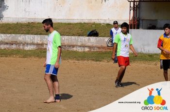 escolinha-de-futebol-ufc-realiza-amistoso-no-bairro-bom-jesus-11