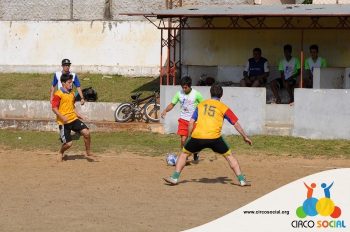 escolinha-de-futebol-ufc-realiza-amistoso-no-bairro-bom-jesus-13