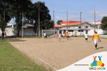 escolinha-de-futebol-ufc-realiza-amistoso-no-bairro-bom-jesus-14