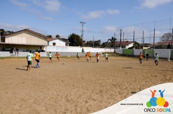 escolinha-de-futebol-ufc-realiza-amistoso-no-bairro-bom-jesus-15