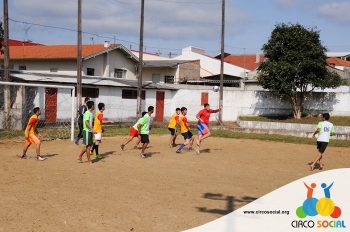 escolinha-de-futebol-ufc-realiza-amistoso-no-bairro-bom-jesus-16