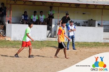 escolinha-de-futebol-ufc-realiza-amistoso-no-bairro-bom-jesus-19