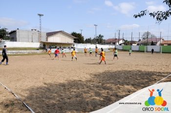 escolinha-de-futebol-ufc-realiza-amistoso-no-bairro-bom-jesus-2