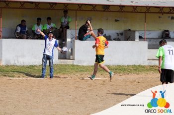 escolinha-de-futebol-ufc-realiza-amistoso-no-bairro-bom-jesus-20