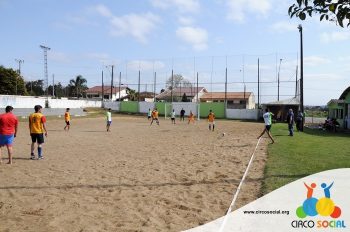 escolinha-de-futebol-ufc-realiza-amistoso-no-bairro-bom-jesus-21