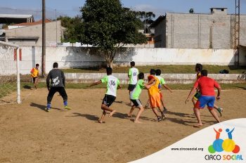 escolinha-de-futebol-ufc-realiza-amistoso-no-bairro-bom-jesus-23