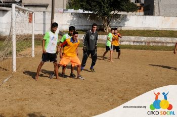 escolinha-de-futebol-ufc-realiza-amistoso-no-bairro-bom-jesus-24