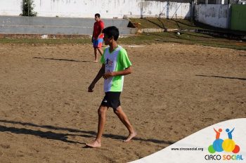 escolinha-de-futebol-ufc-realiza-amistoso-no-bairro-bom-jesus-28