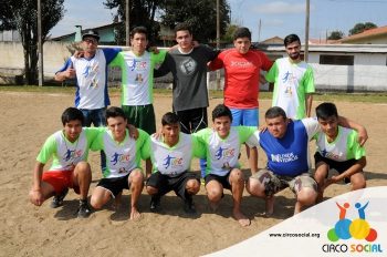 escolinha-de-futebol-ufc-realiza-amistoso-no-bairro-bom-jesus-3