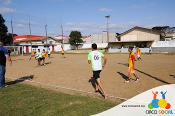 escolinha-de-futebol-ufc-realiza-amistoso-no-bairro-bom-jesus-33