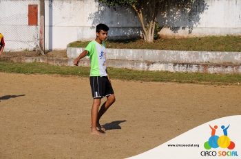 escolinha-de-futebol-ufc-realiza-amistoso-no-bairro-bom-jesus-35