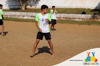 escolinha-de-futebol-ufc-realiza-amistoso-no-bairro-bom-jesus-36