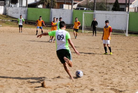 Escolinha de futebol UFC realiza amistoso no bairro Bom Jesus