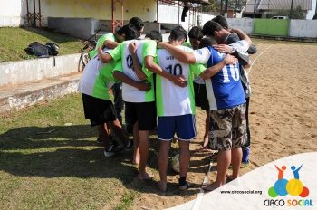 escolinha-de-futebol-ufc-realiza-amistoso-no-bairro-bom-jesus-6