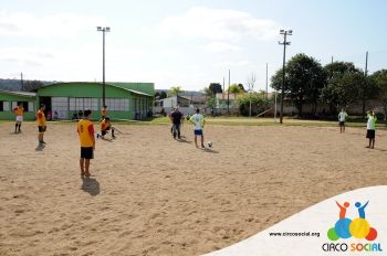 escolinha-de-futebol-ufc-realiza-amistoso-no-bairro-bom-jesus-7