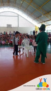 escola-ana-zornig-recebe-a-visita-do-circo-social-10