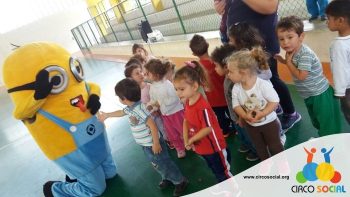 escola-ana-zornig-recebe-a-visita-do-circo-social-12