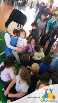 escola-ana-zornig-recebe-a-visita-do-circo-social-16