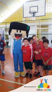 escola-ana-zornig-recebe-a-visita-do-circo-social-20