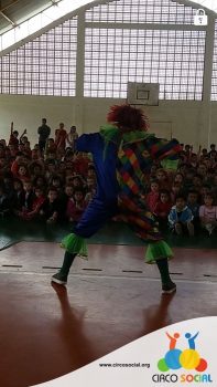 escola-ana-zornig-recebe-a-visita-do-circo-social-24