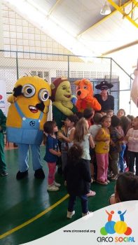 escola-ana-zornig-recebe-a-visita-do-circo-social-30