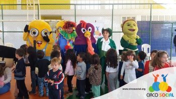 escola-ana-zornig-recebe-a-visita-do-circo-social-32