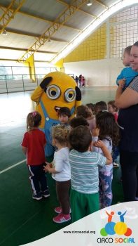 escola-ana-zornig-recebe-a-visita-do-circo-social-4