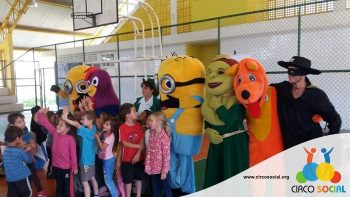 escola-ana-zornig-recebe-a-visita-do-circo-social-5