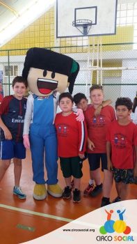 escola-ana-zornig-recebe-a-visita-do-circo-social-6