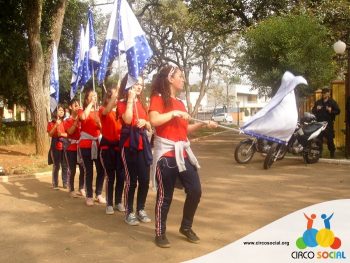 circo-social-participa-da-caminhada-a-favor-da-luta-antimanicomial-em-rio-negro-11