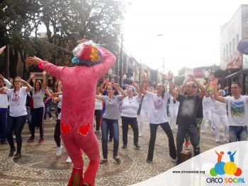 circo-social-participa-da-caminhada-a-favor-da-luta-antimanicomial-em-rio-negro-25