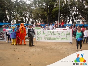 circo-social-participa-da-caminhada-a-favor-da-luta-antimanicomial-em-rio-negro-5