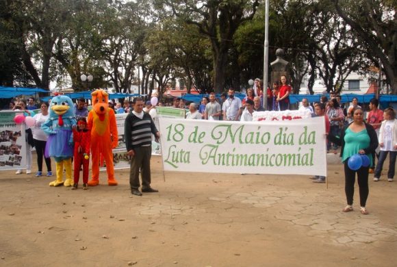 Circo Social participa da Caminhada a Favor da Luta Antimanicomial em Rio Negro Circo Social participa da Caminhada a Favor da Luta Antimanicomial em Rio Negro