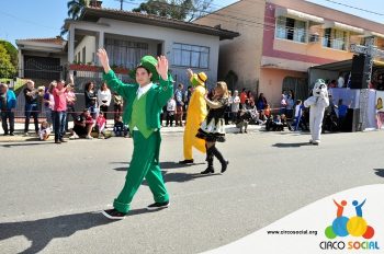 circo-social-participa-do-desfile-de-7-de-setembro-2018-em-rio-negro-14