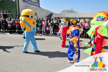 circo-social-participa-do-desfile-de-7-de-setembro-2018-em-rio-negro-16