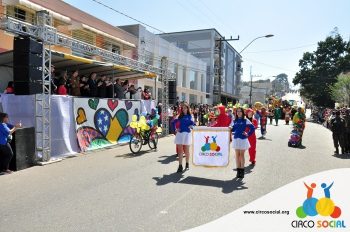 circo-social-participa-do-desfile-de-7-de-setembro-2018-em-rio-negro-7