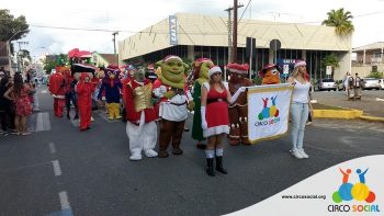 circo-social-no-desfile-natalino-de-rio-negro-1