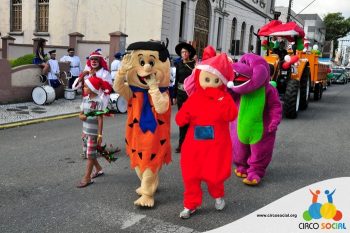 circo-social-no-desfile-natalino-de-rio-negro-19