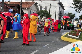 circo-social-no-desfile-natalino-de-rio-negro-22