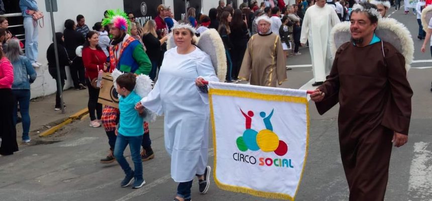 Circo Social apresentou o tema Anjos durante o Desfile de 7 de setembro deste ano