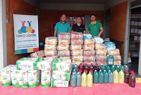 Circo Social doa cestas básicas para a população de Riomafra em parceria com a Bridgestone Bandag