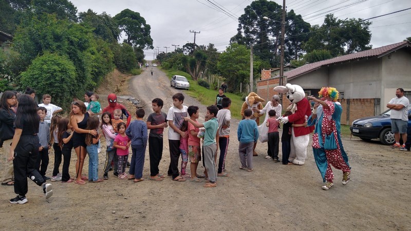 pascoa-solidaria-do-circo-social-atendeu-mais-de-3-mil-criancas-em-riomafra-9