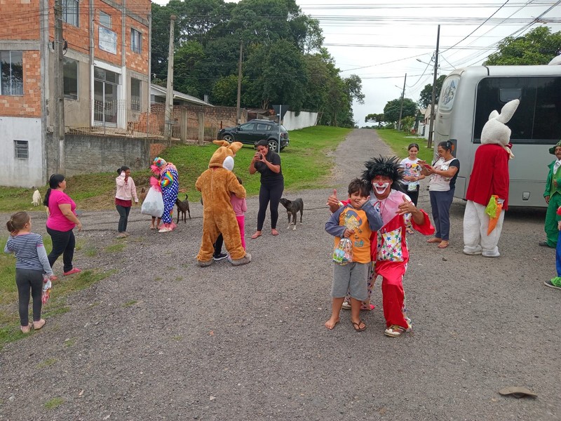 campanha-pascoa-solidaria-do-circo-social-atende-mais-de-2-000-criancas-em-riomafra-12