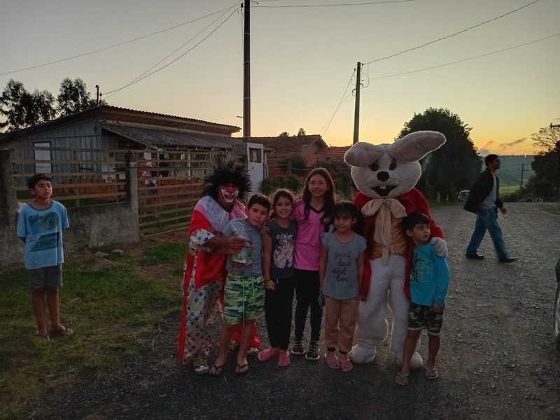 campanha-pascoa-solidaria-do-circo-social-atende-mais-de-2-000-criancas-em-riomafra-17