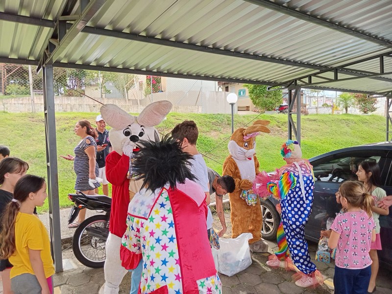 campanha-pascoa-solidaria-do-circo-social-atende-mais-de-2-000-criancas-em-riomafra-20