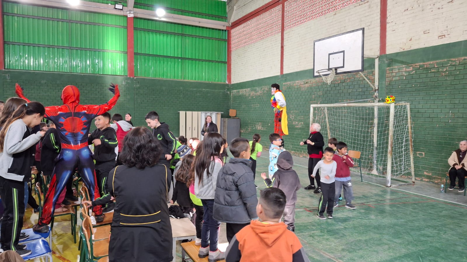 circo-social-presente-na-escola-de-ensino-basico-tenente-ary-rauen-1