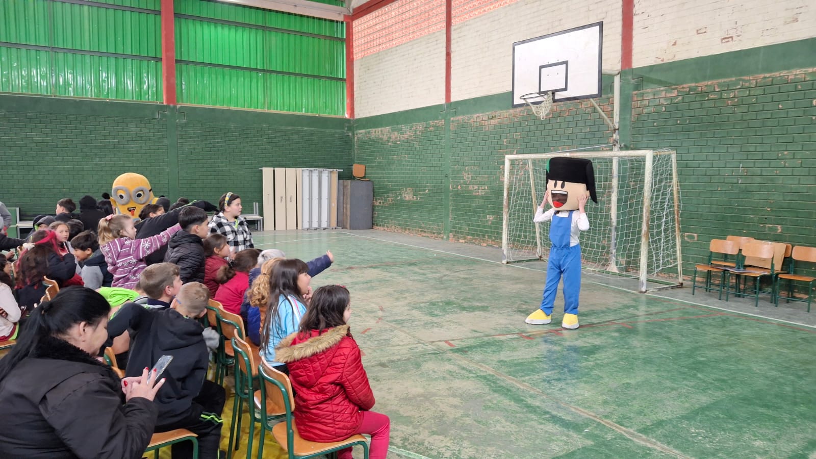 circo-social-presente-na-escola-de-ensino-basico-tenente-ary-rauen-16