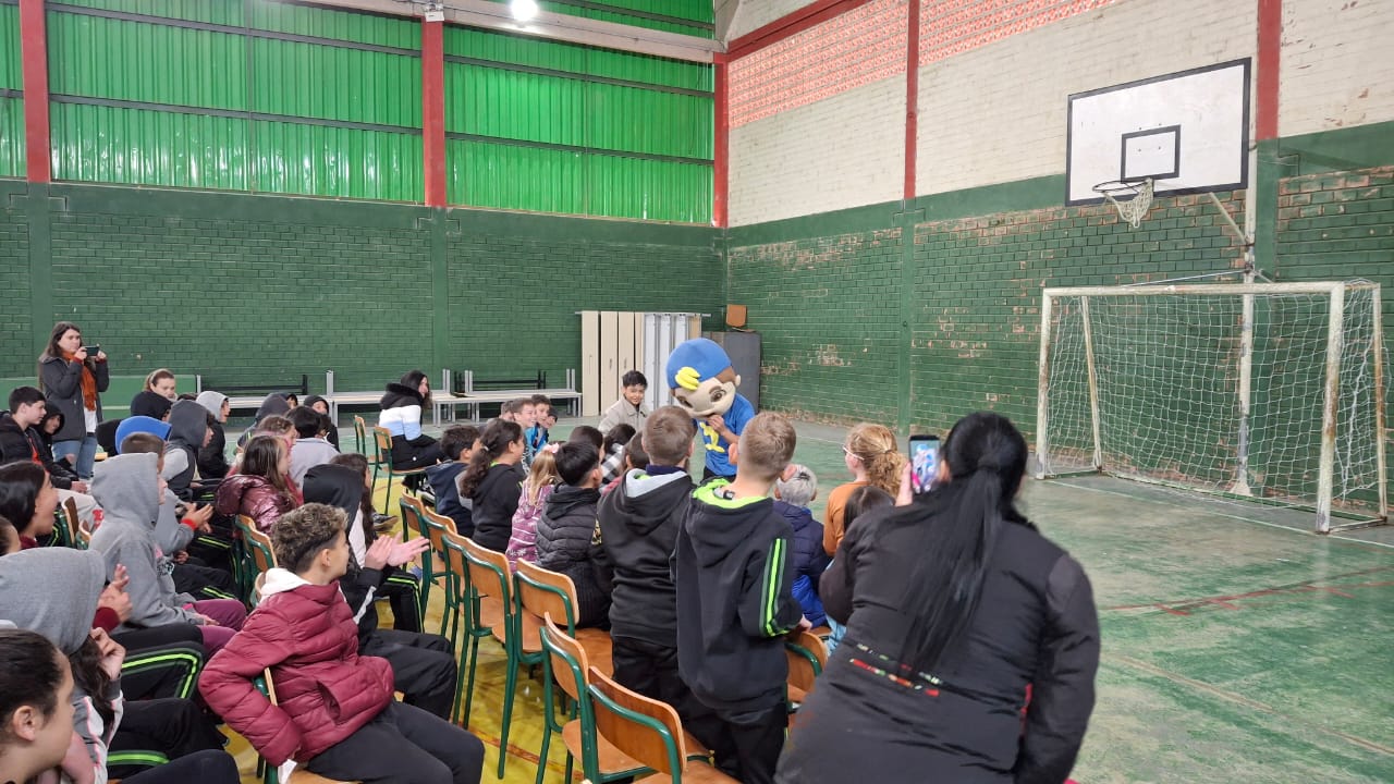 circo-social-presente-na-escola-de-ensino-basico-tenente-ary-rauen-20