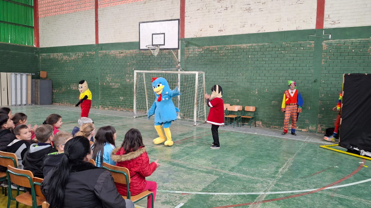 circo-social-presente-na-escola-de-ensino-basico-tenente-ary-rauen-21