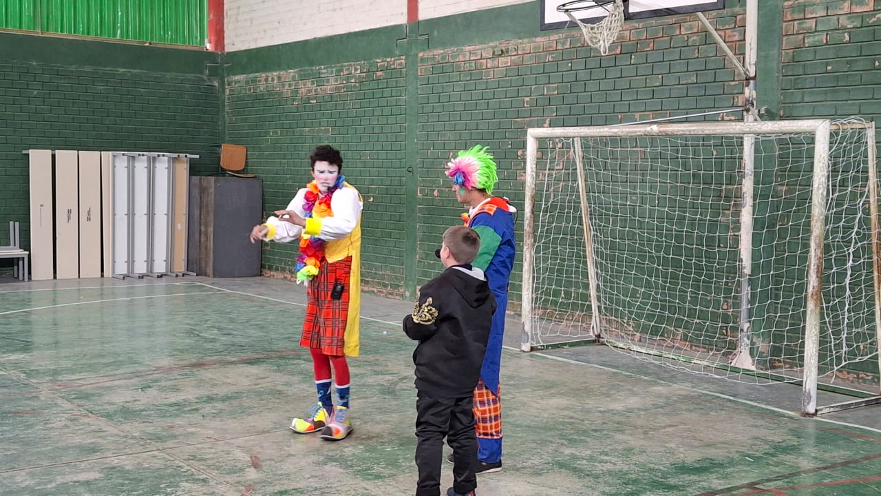 circo-social-presente-na-escola-de-ensino-basico-tenente-ary-rauen-22